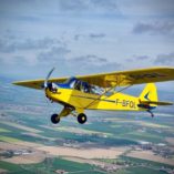 Piper J3 en vol